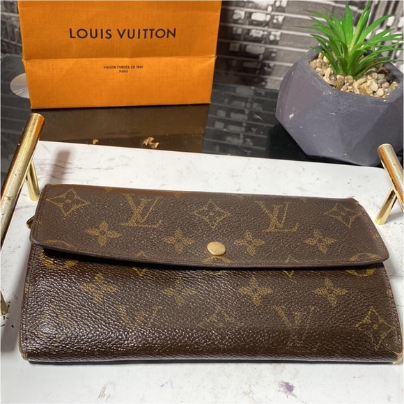 Louis Vuitton Monogram Sarah Wallet - Authentic - Picture 16 of 16